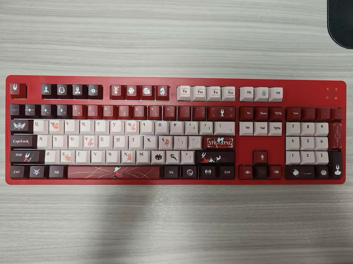 Customer photo review of Hollow Knight Silksong Keycaps