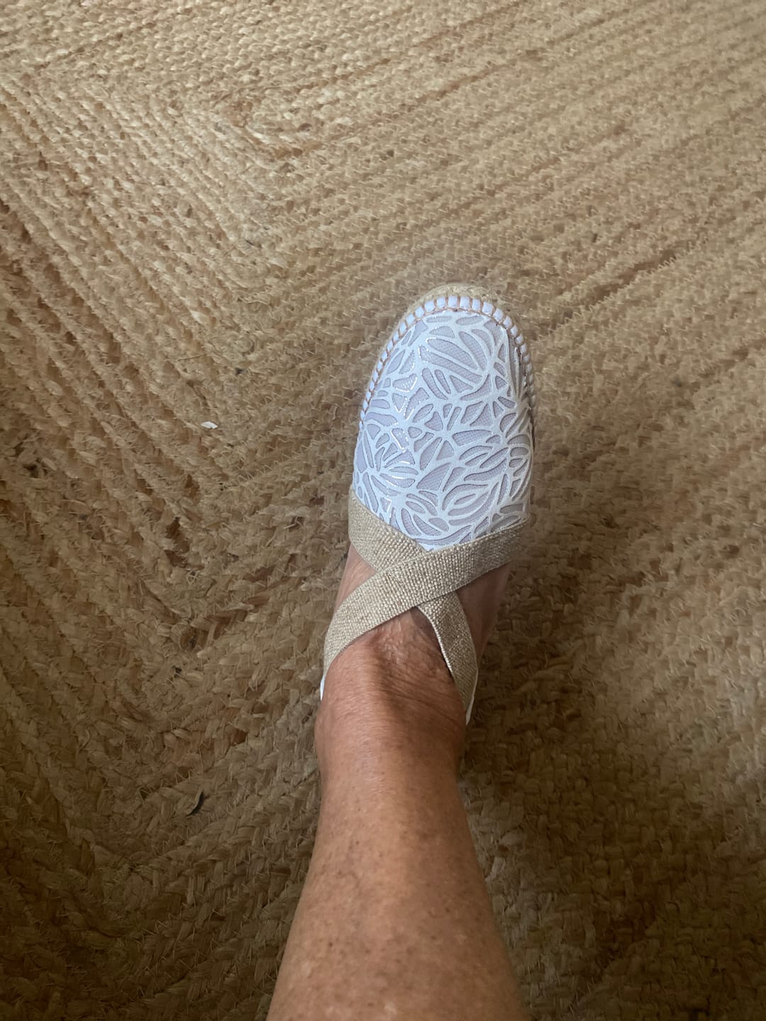 Customer photo review of Alpargatas de cuña Ramoncinas con calado y elásticos