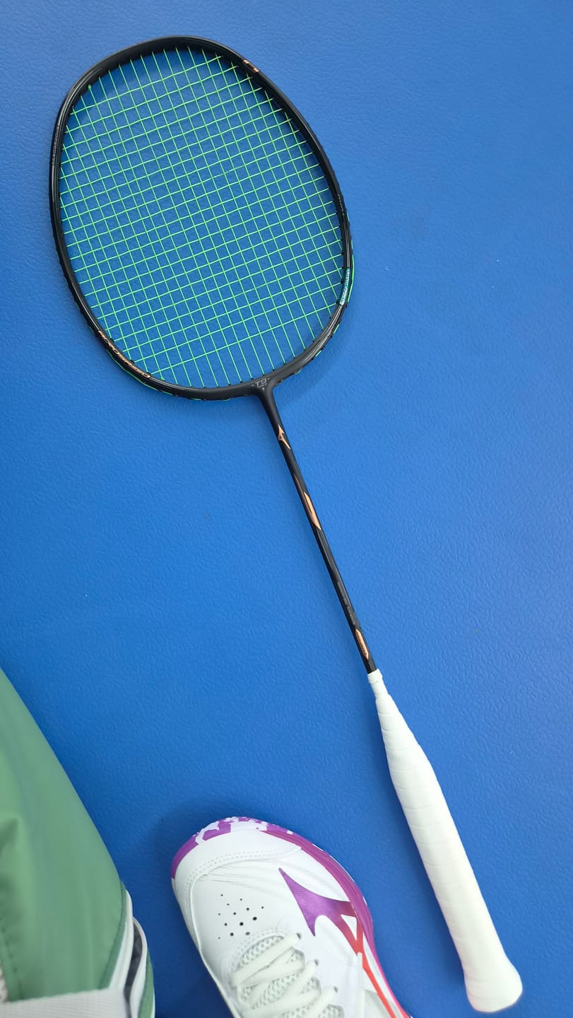 Customer photo review of MIZUNO ACROSPEED 0 (Black/Rose Gold) 4U/G6 Badminton Racquet – Unstrung & Free Grip