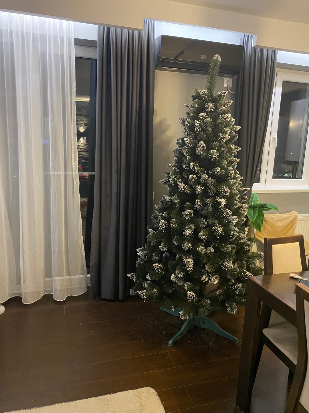 Customer photo review of Brad artificial de Crăciun Fulg de Nea, nins cu merișoare albe, 2D, 200 cm