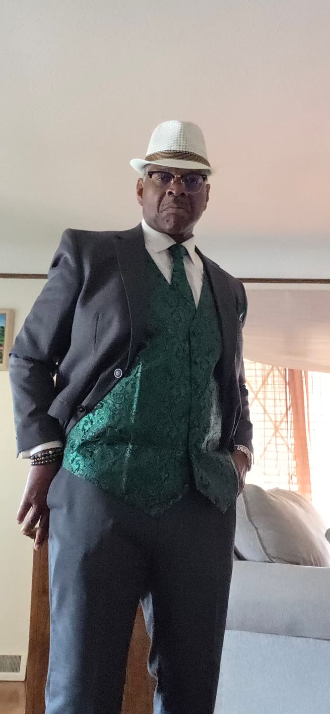 Customer photo review of Barry. Wang Emerald Green Vest Suit Silk Paisley Dress Vest Necktie Hanky Cufflinks Set
