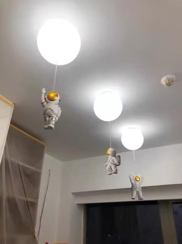 Customer photo review of Balloon Ceiling Light With Astronaut, Flush Mount, 25 to 35 cm