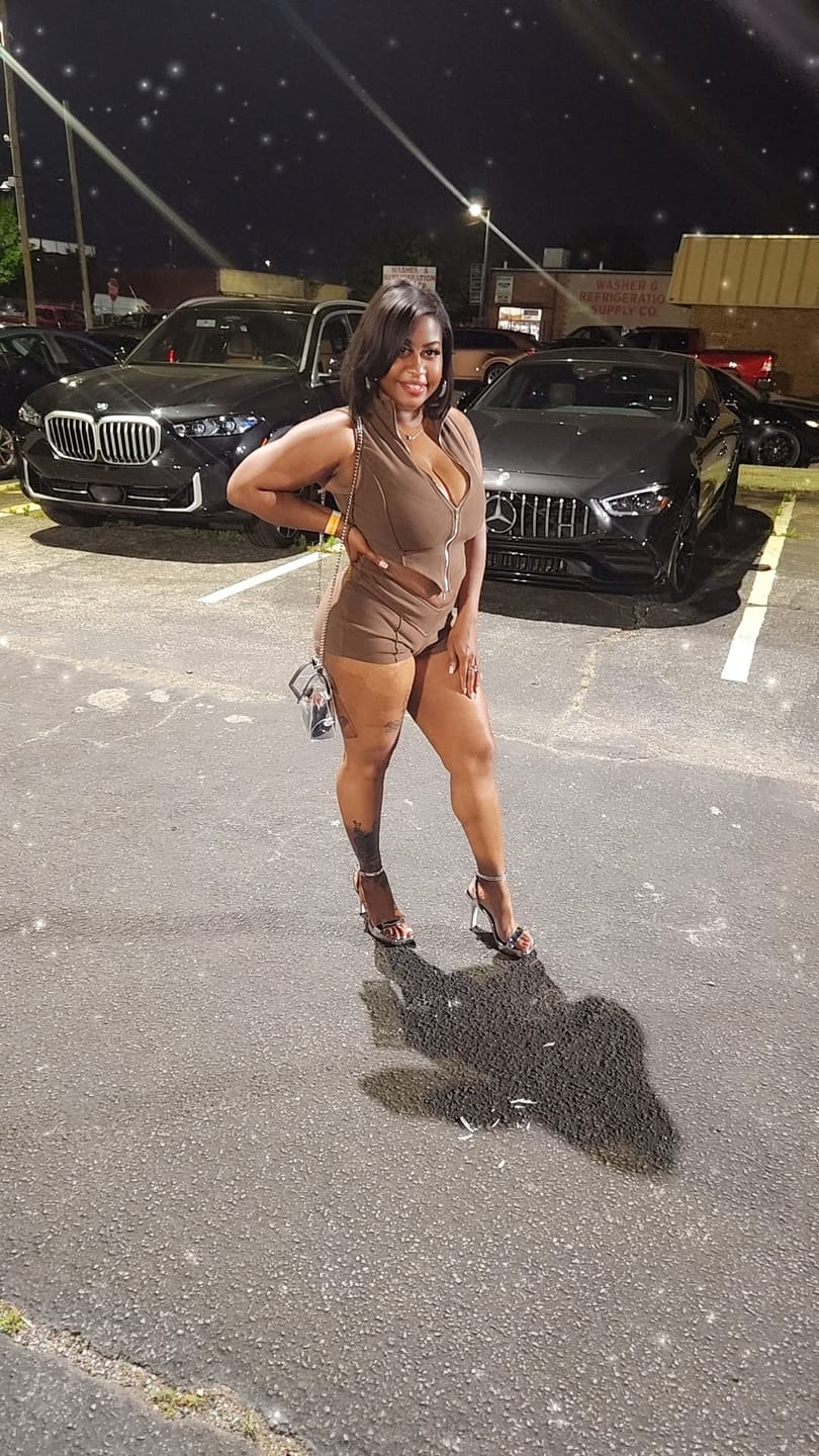 Customer photo review of Classic Zip Up Cropped Tank Top & Shorts SET