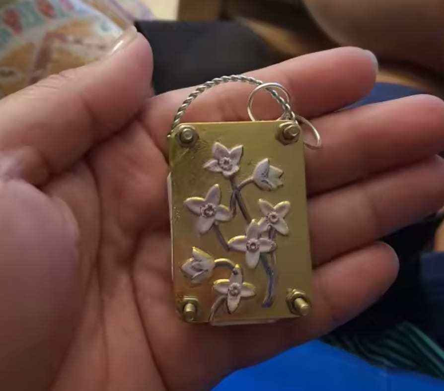 Customer photo review of Bloomkept™ Mini Flower Press