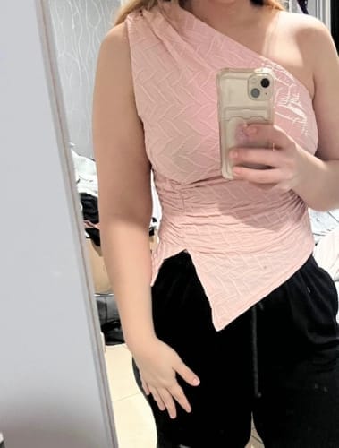 Customer photo review of Ninonine "Aria" | Textured One-Shoulder Asymmetrical Tank