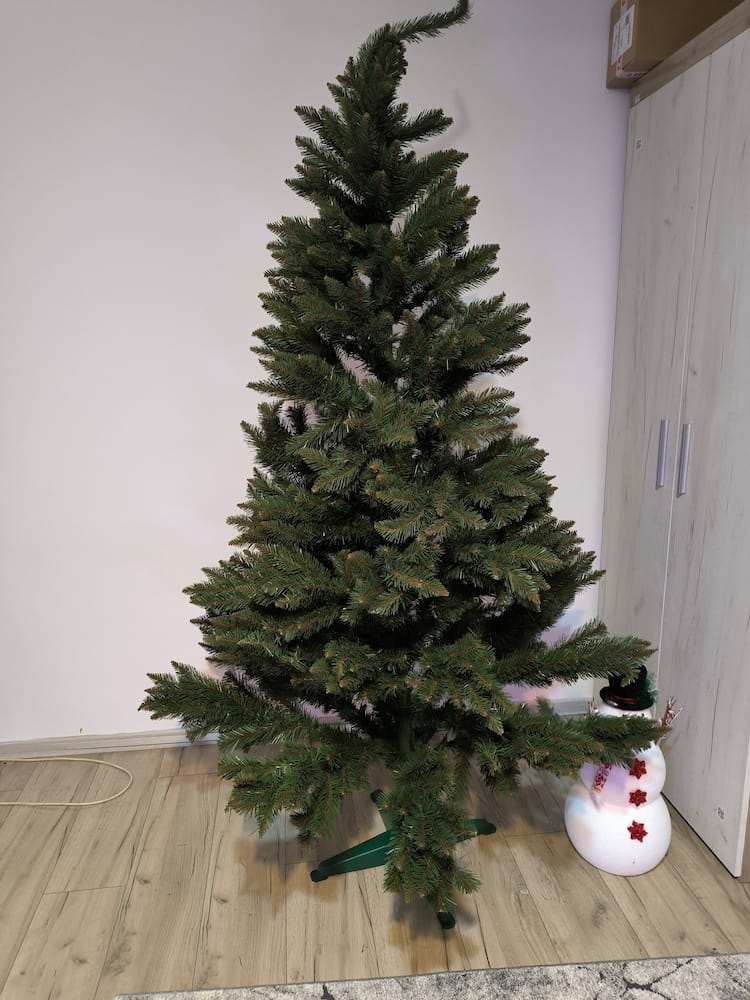 Customer photo review of Brad artificial de Crăciun Bucegi, verde clasic, 220 cm, cu suport
