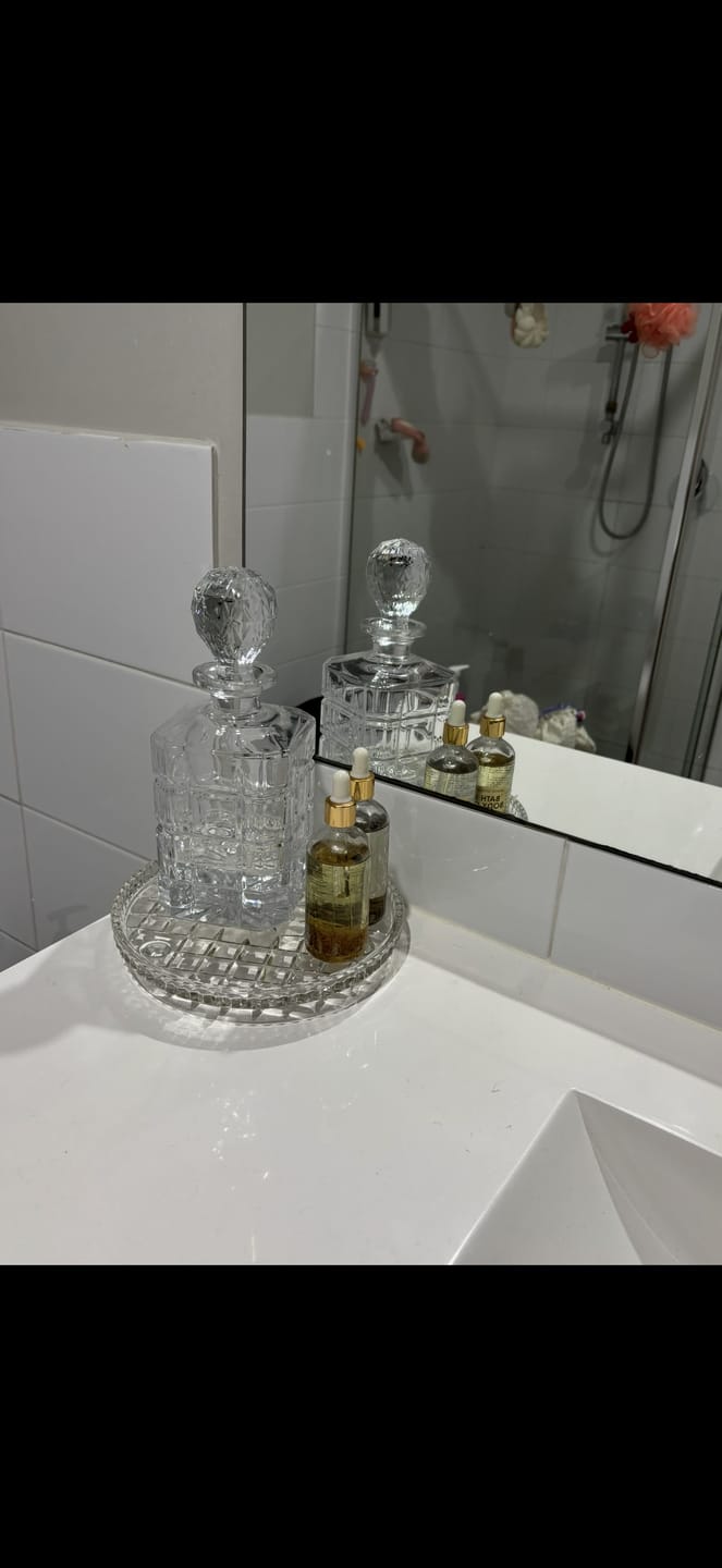 Customer photo review of M&B Vaucluse Crystal Whisky Decanter