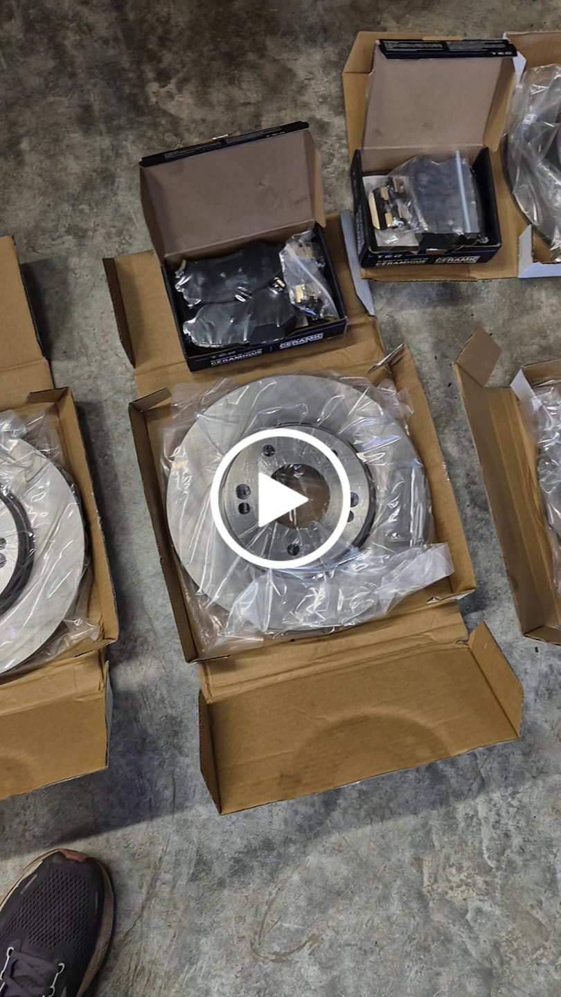 Customer video review of [Avant + Arrière] Kit de Disque et plaquette (céramique) de frein pour Hyundai Elantra Kia Forte Veloster GT Forte5 Coupe Koup K8T-101527