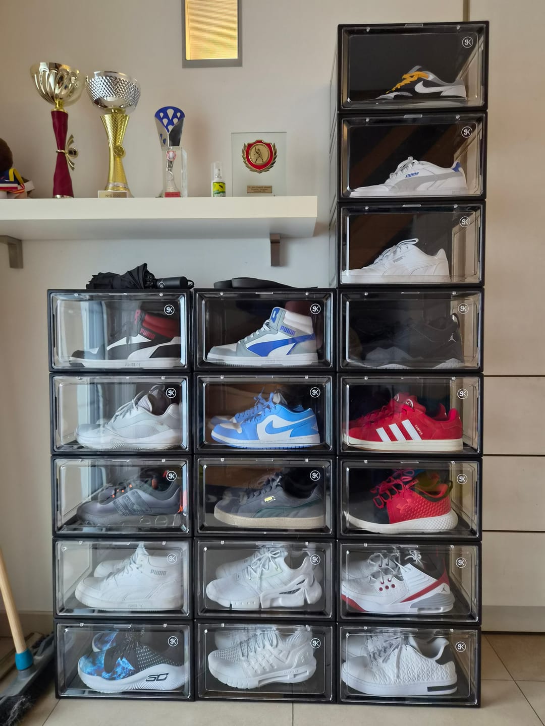 Customer photo review of Stackkicks Sneakerbox
