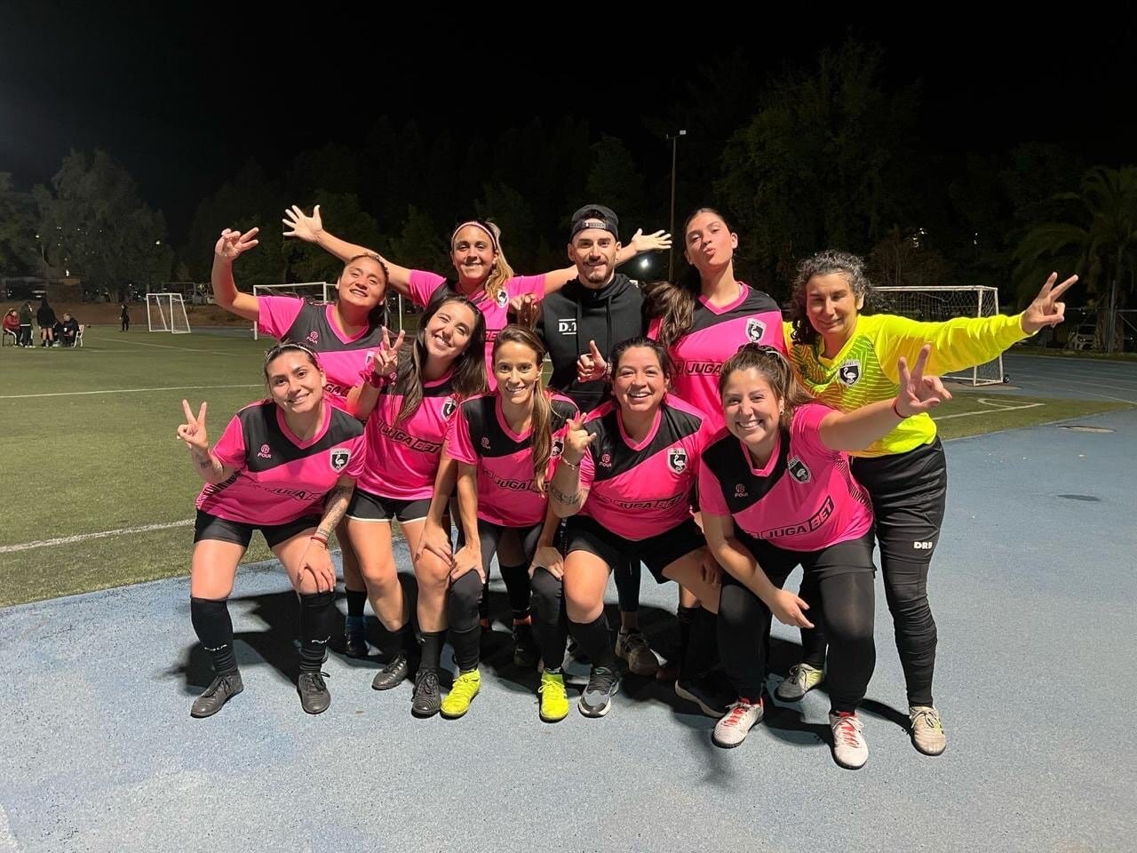 Customer photo review of Camiseta de Futbol Mujer y Short - Rosado Oscuro - Four Olympique