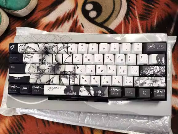 Customer photo review of Chainsaw Man Reze Keycaps - Black and White
