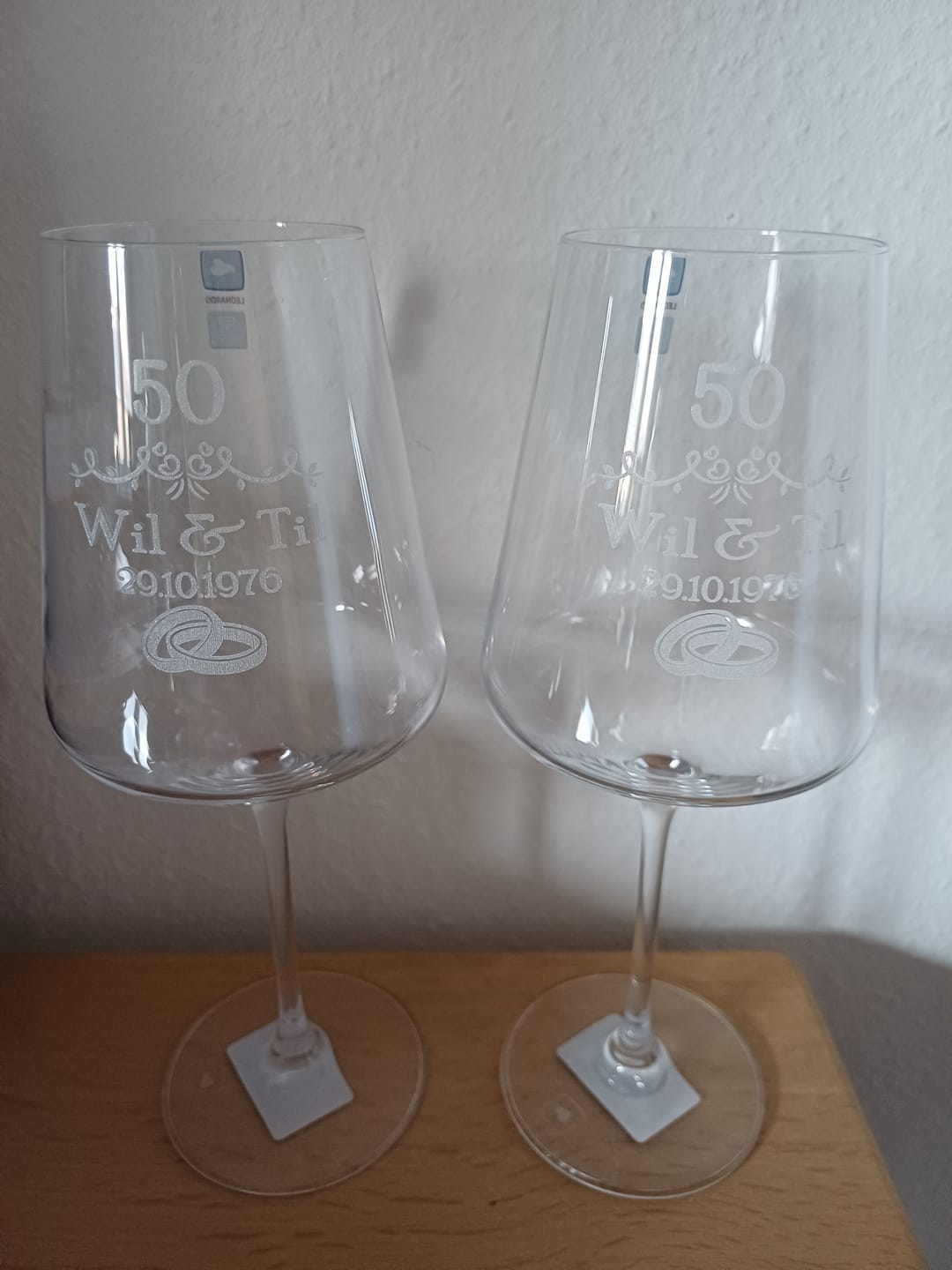 Customer photo review of Set of 2 wine glasses with engraving - Golden Wedding - 50 years - Personalized with names and date - Anniversary gifts - Golden wedding - Color: Puccini