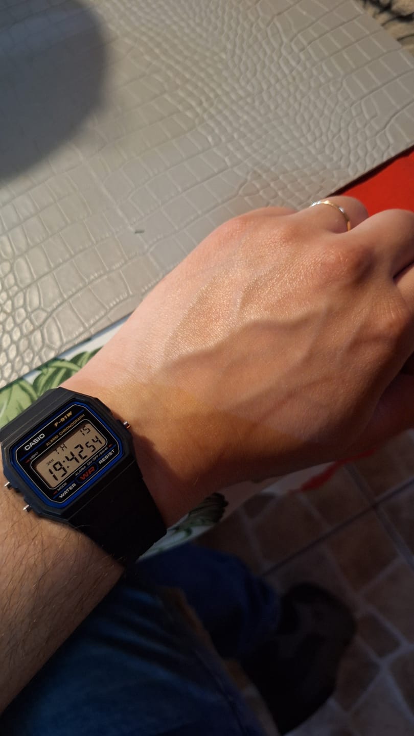 Customer photo review of Reloj Casio Vintage F-91W-1DG Clásico Líneas Azules