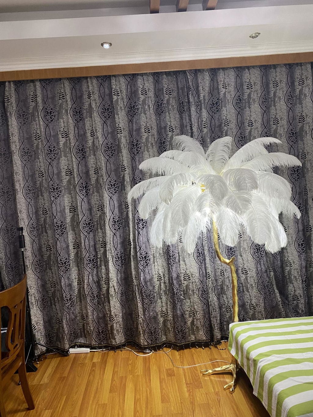 Customer photo review of Brass Floor Lamp, Ostrich Feather Palm Fronds, 6 Lights, 160 cm