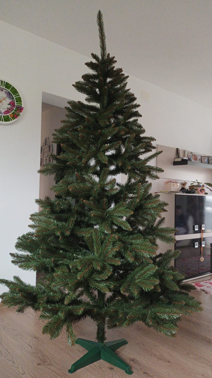 Customer photo review of Brad artificial de Crăciun Bucegi, verde clasic, 220 cm, cu suport