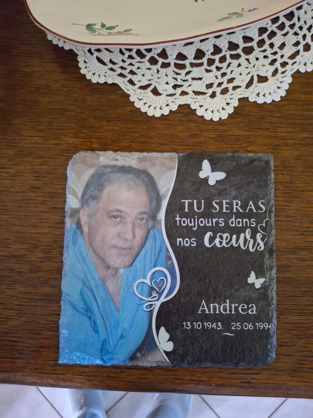 Customer photo review of Pour toujours dans nos cœurs - Plaque en ardoise personnalisée