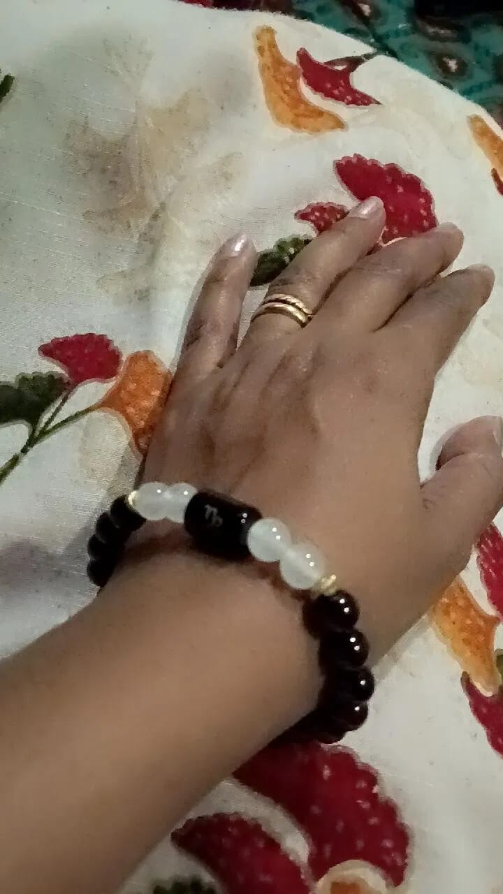 Customer photo review of Capricorn (Makar Rashi) Zodiac Bracelet – Natural Garnet & Milky Quartz