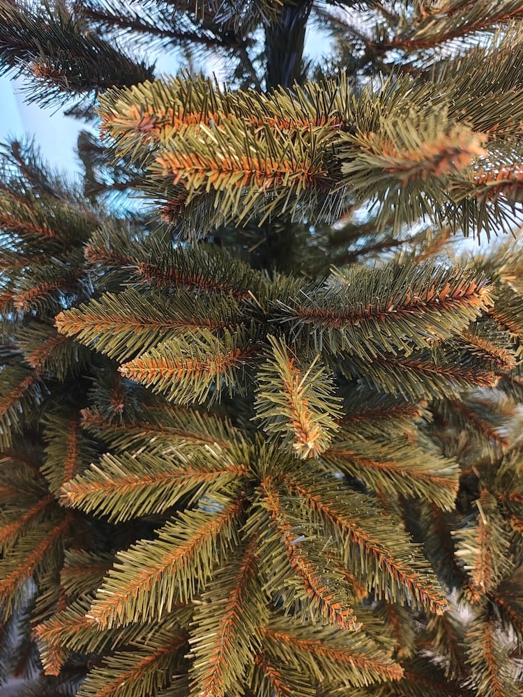 Customer photo review of Brad artificial de Crăciun Bucegi, verde clasic, 220 cm, cu suport