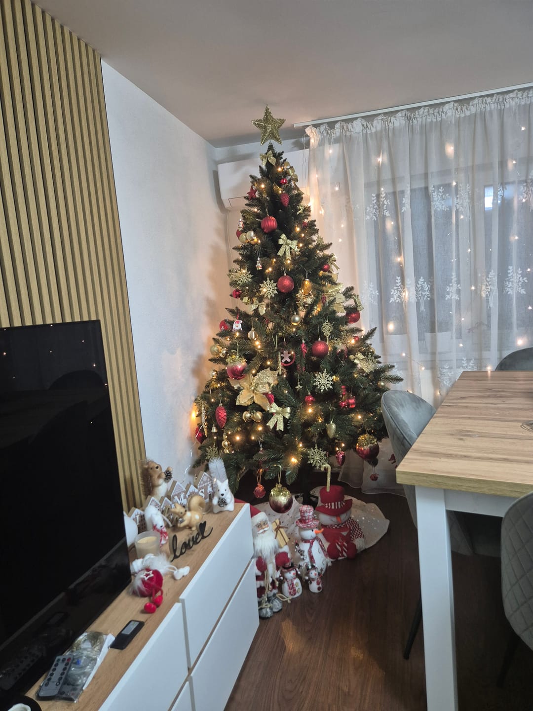 Customer photo review of Brad artificial de Crăciun Bucegi, verde clasic, 220 cm, cu suport
