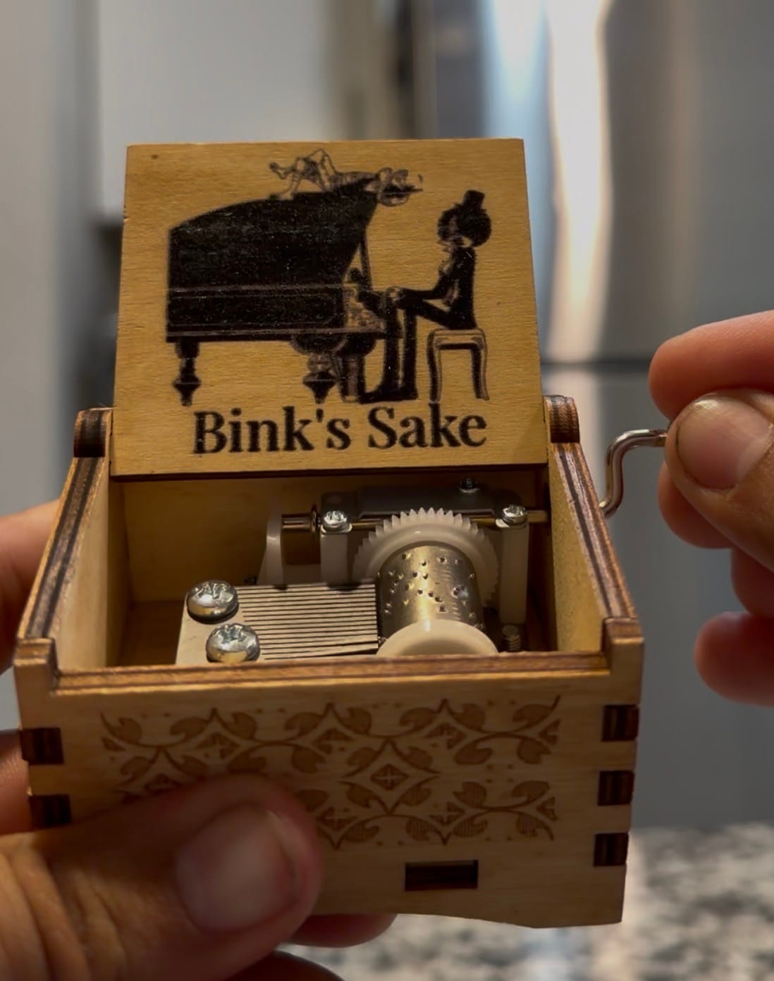 Customer photo review of Binks'Sake Vintage Wooden Music Box