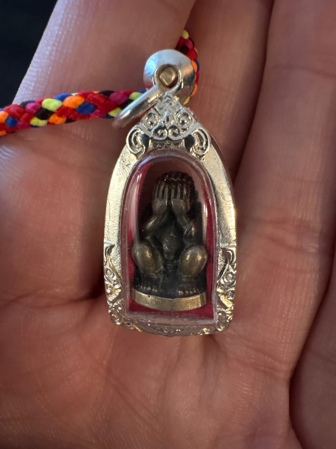 Customer photo review of Amulette Bouddha protecteur Phra Pidta Athithan Jit Ta Thong - Très Vénérable Luang Phor Koon du Wat Banrai