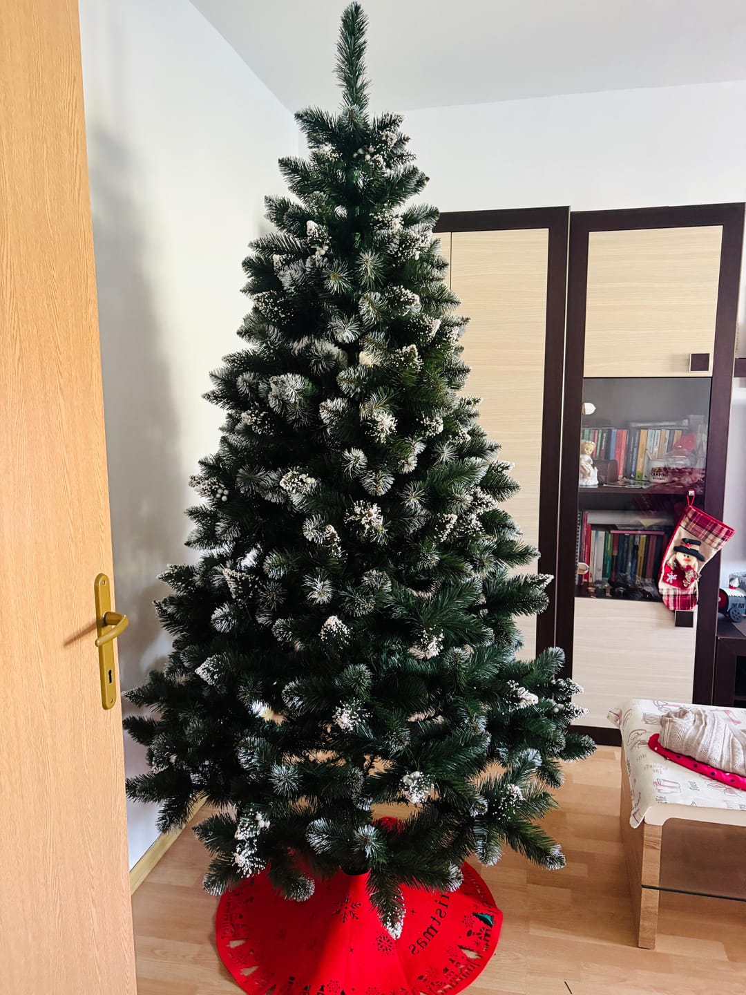 Customer photo review of Brad artificial de Crăciun Fulg de Nea, nins cu merișoare albe, 2D, 220 cm