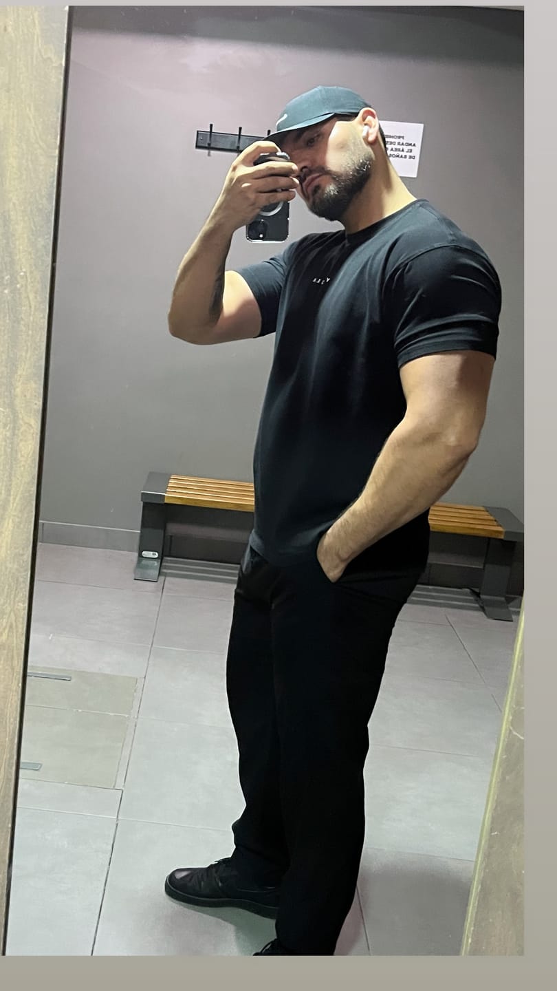 Customer photo review of 401 Essential Jacked Tees