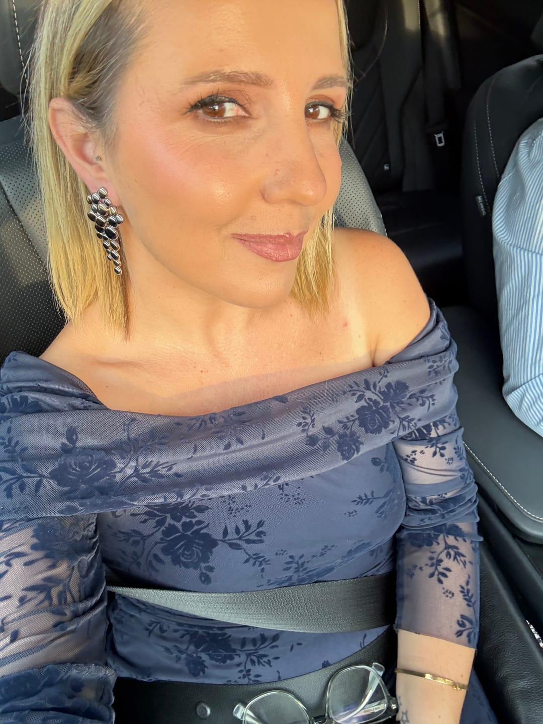 Customer photo review of Maxi Φόρεμα Off Shoulder με Floral Βελούδινο Σχέδιο