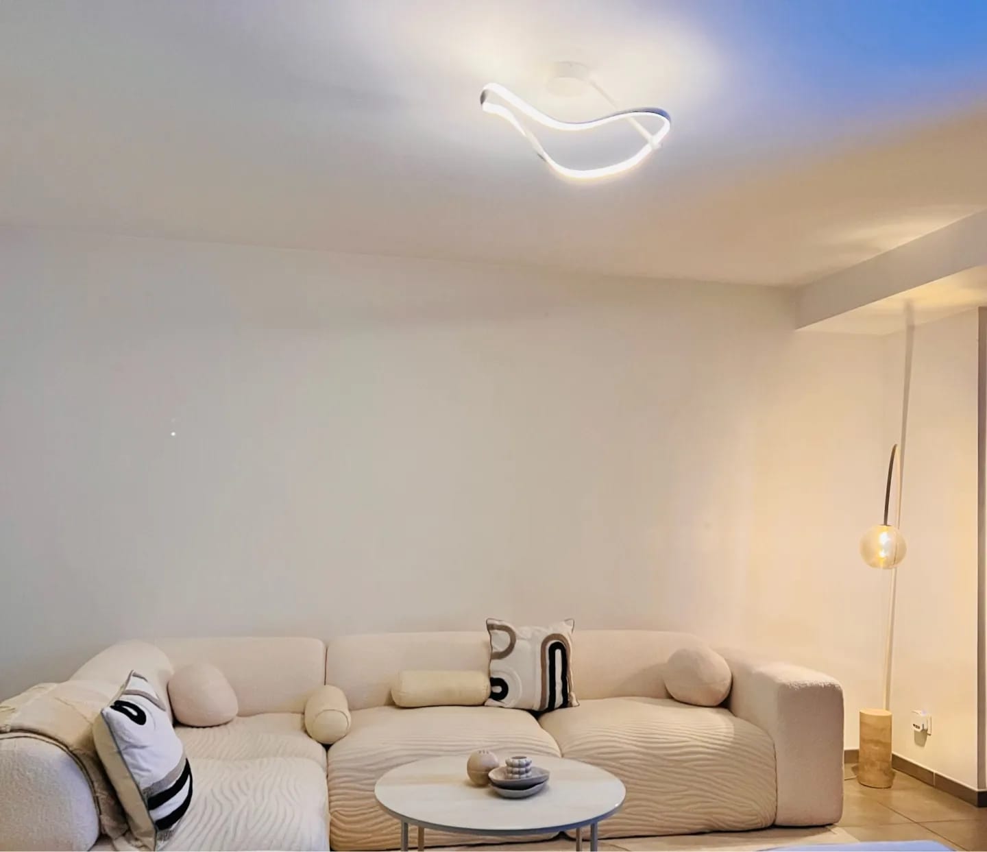 Customer photo review of Wavy Ribbon Ceiling Light, Curved Aluminium, Integrated LED, 40–60 cm