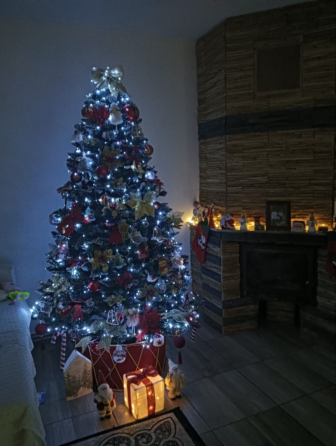 Customer photo review of Brad artificial de Crăciun Fulg de Nea, nins cu merișoare albe, 2D, 220 cm
