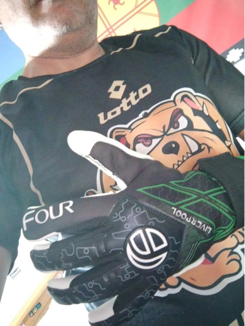 Customer photo review of Guantes de Arquero Palma de Latex - Four Liverpool