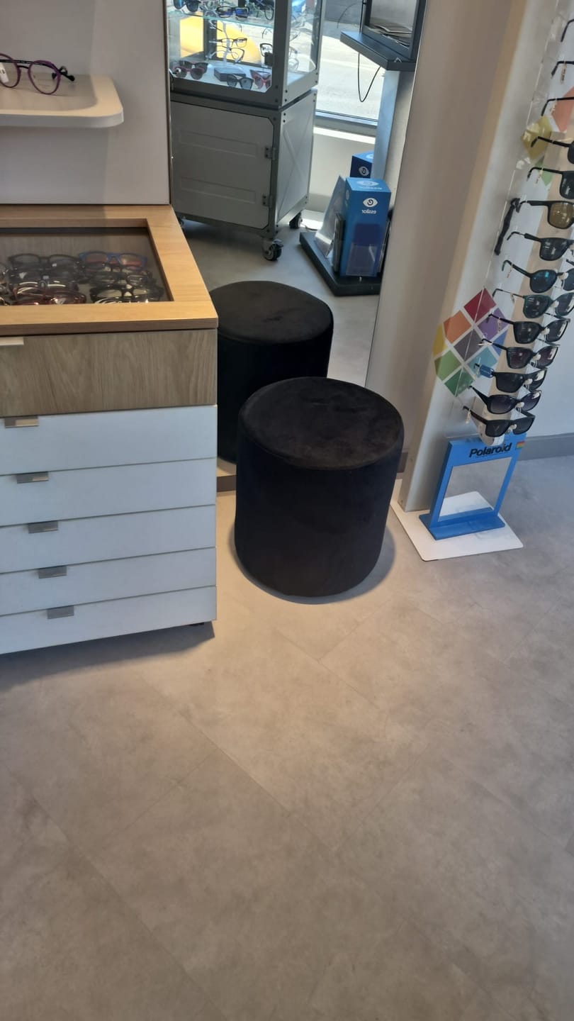 Customer photo review of Taburet DOTI B, stofa catifelata negru - Bluvel 19, 38x38x42 cm