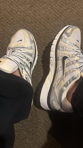 Customer photo review of Nike P-6000 Coconut Milk Metallic Silver Wmns