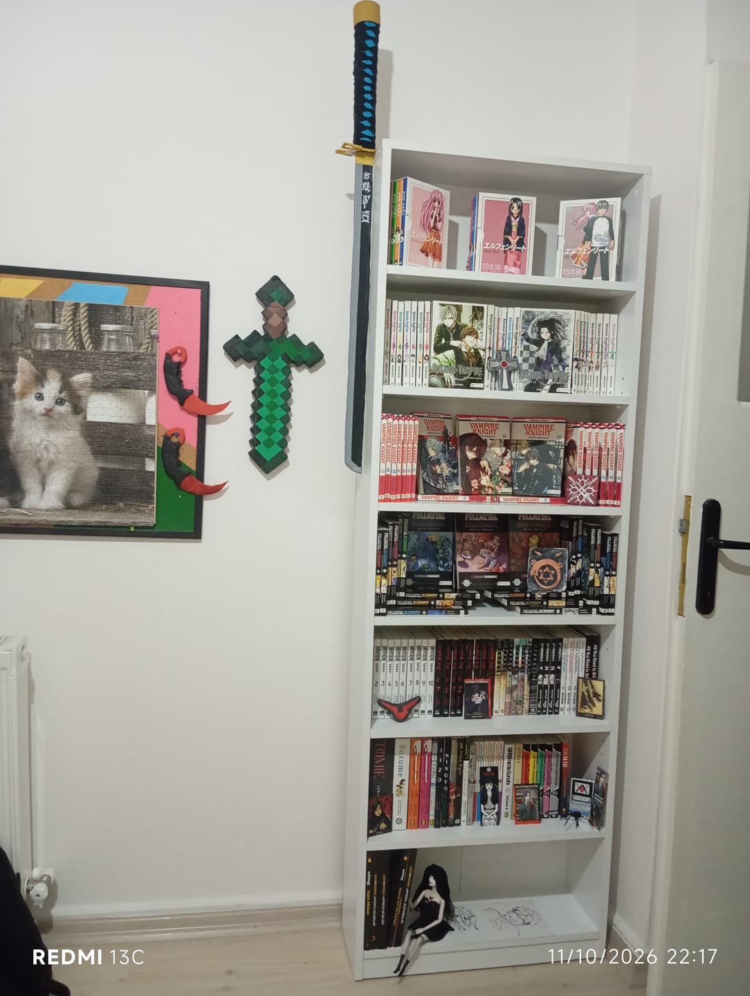 Customer photo review of Rani HC141 Kitaplık 6 Raflı Çalışma Odası Kütüphane Modern Duvar Rafı Beyaz