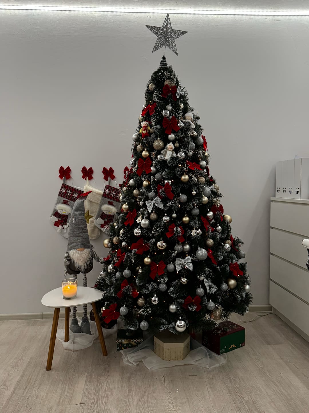 Customer photo review of Brad artificial de Crăciun Fulg de Nea, nins cu merișoare albe, 2D, 220 cm