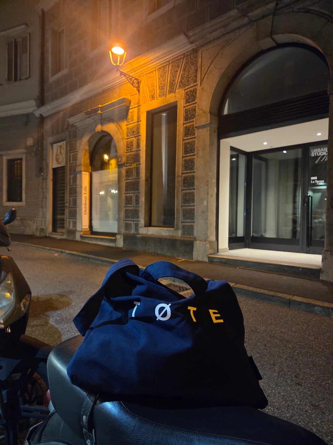 Customer photo review of Navy Blue TØTE Bag