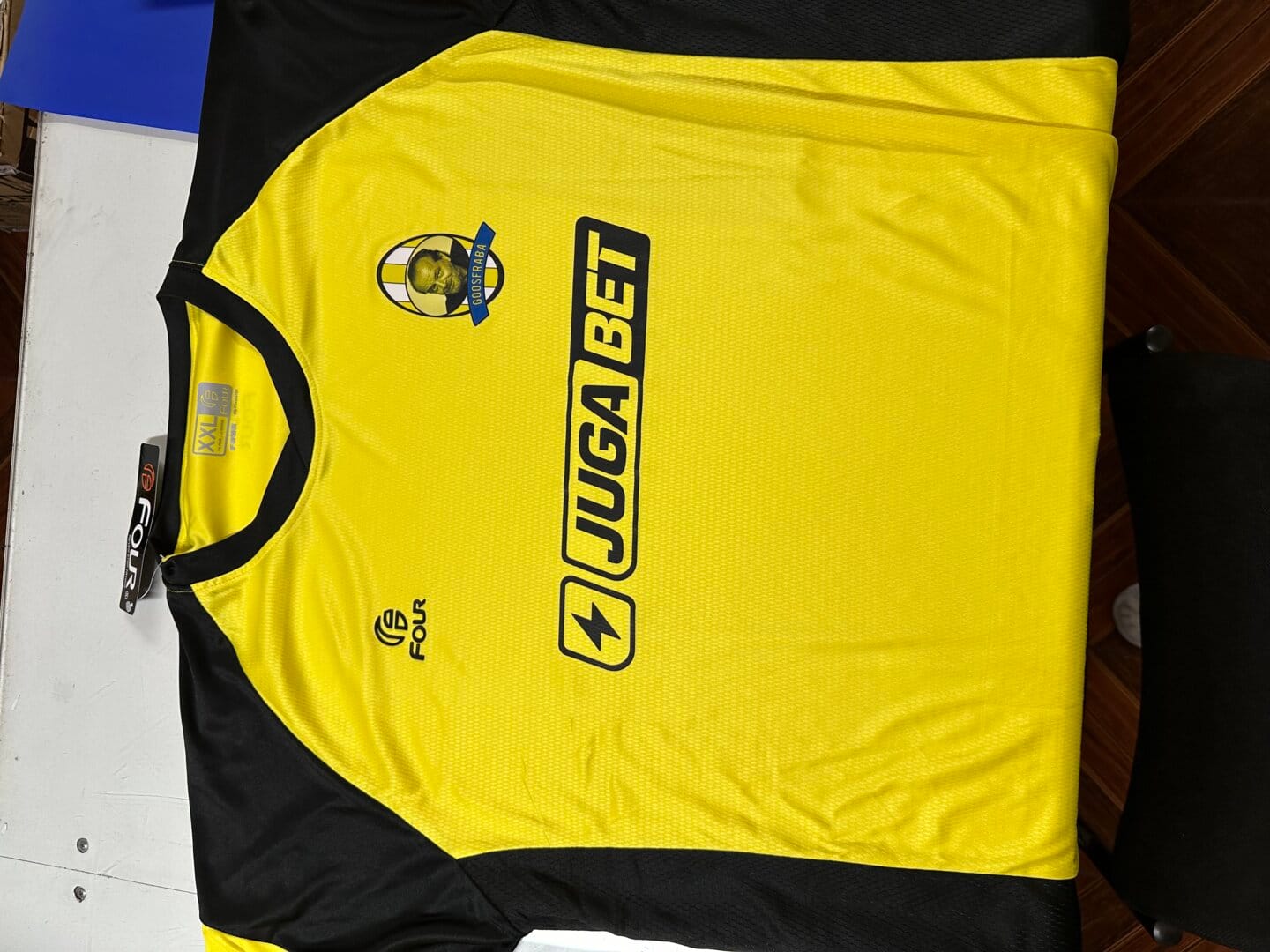 Customer photo review of Camiseta de Futbol y Short - Amarillo Negro - Four Dortmund
