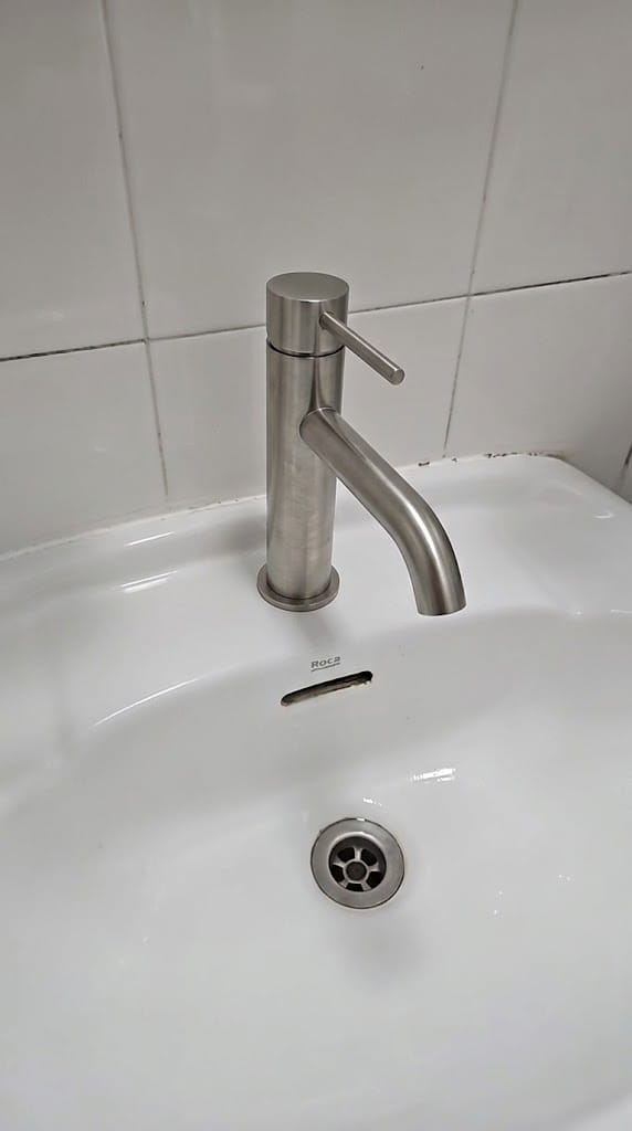 Customer photo review of Motala - Single-Hole Single-Handle Bathroom Basin Faucet