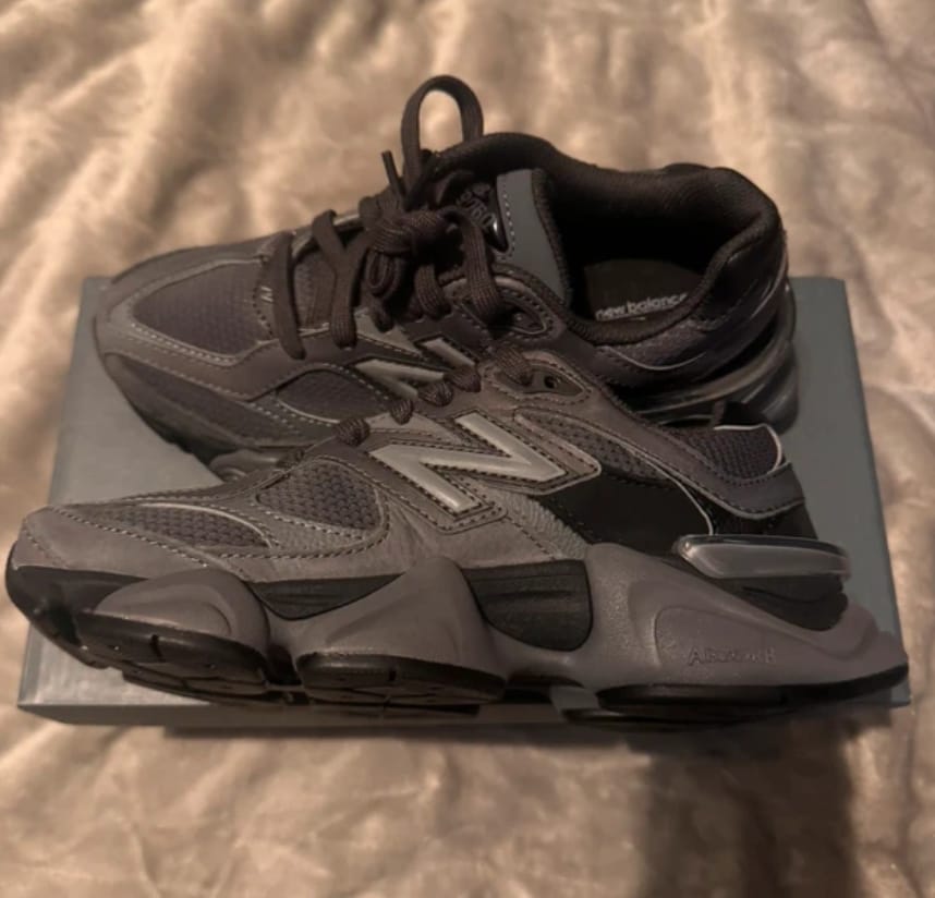 Customer photo review of New Balance 9060 Shoes