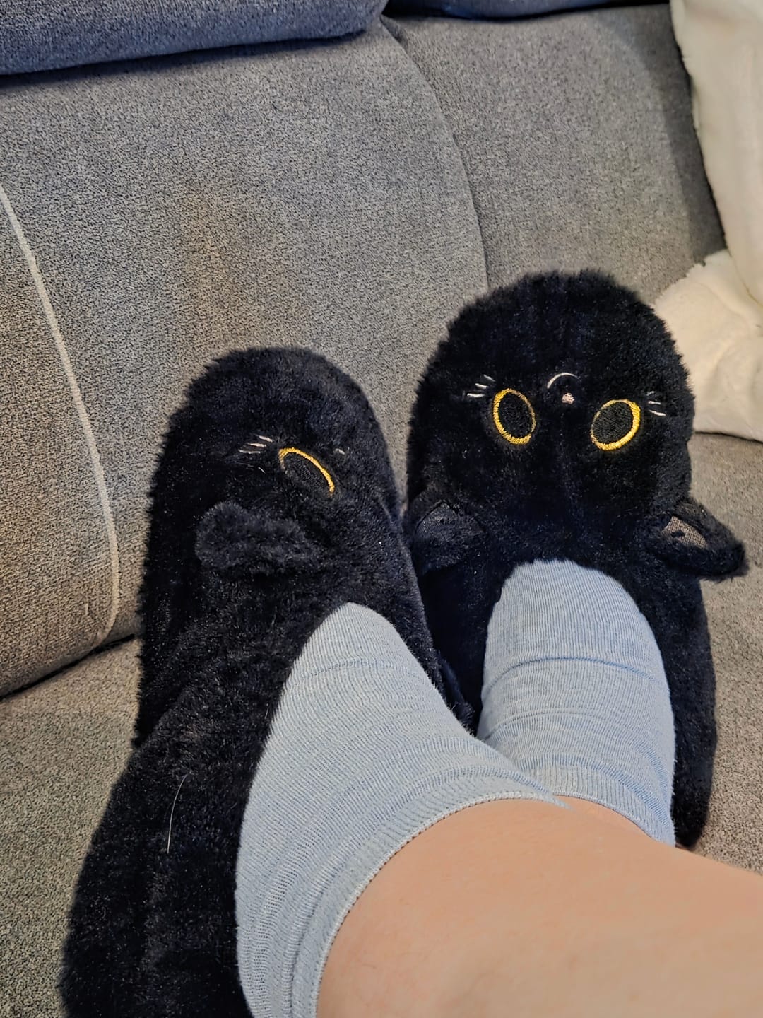 Customer photo review of Schwarze Katze - Plüsch-Hausschuhe mit Katzengesicht