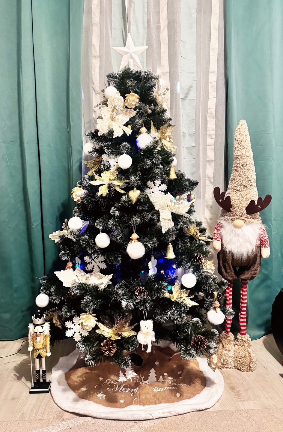 Customer photo review of Brad artificial de Crăciun Pădure de Iarnă, nins cu conuri naturale, 2D, 180 cm