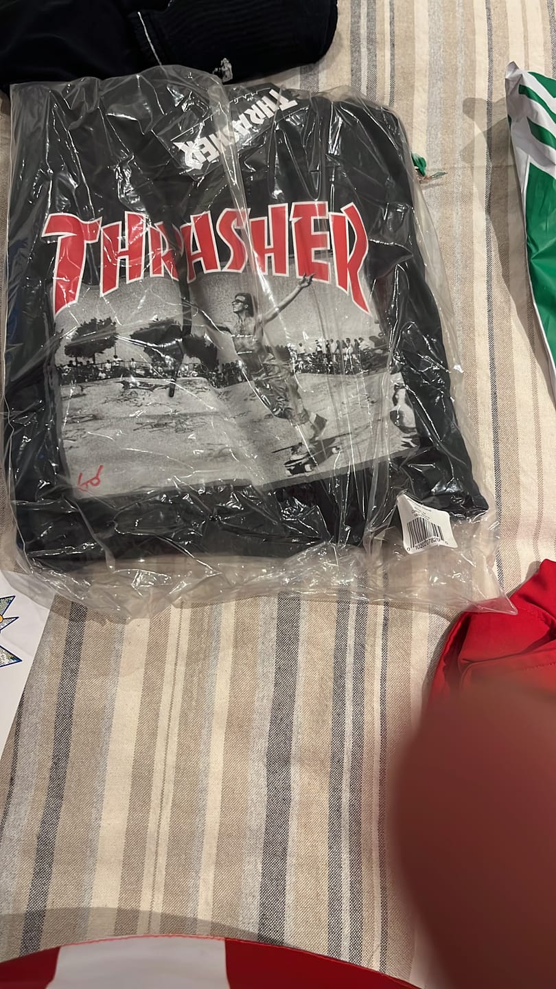 Customer photo review of Thrasher - Poleron Canguro Jake Dish Black