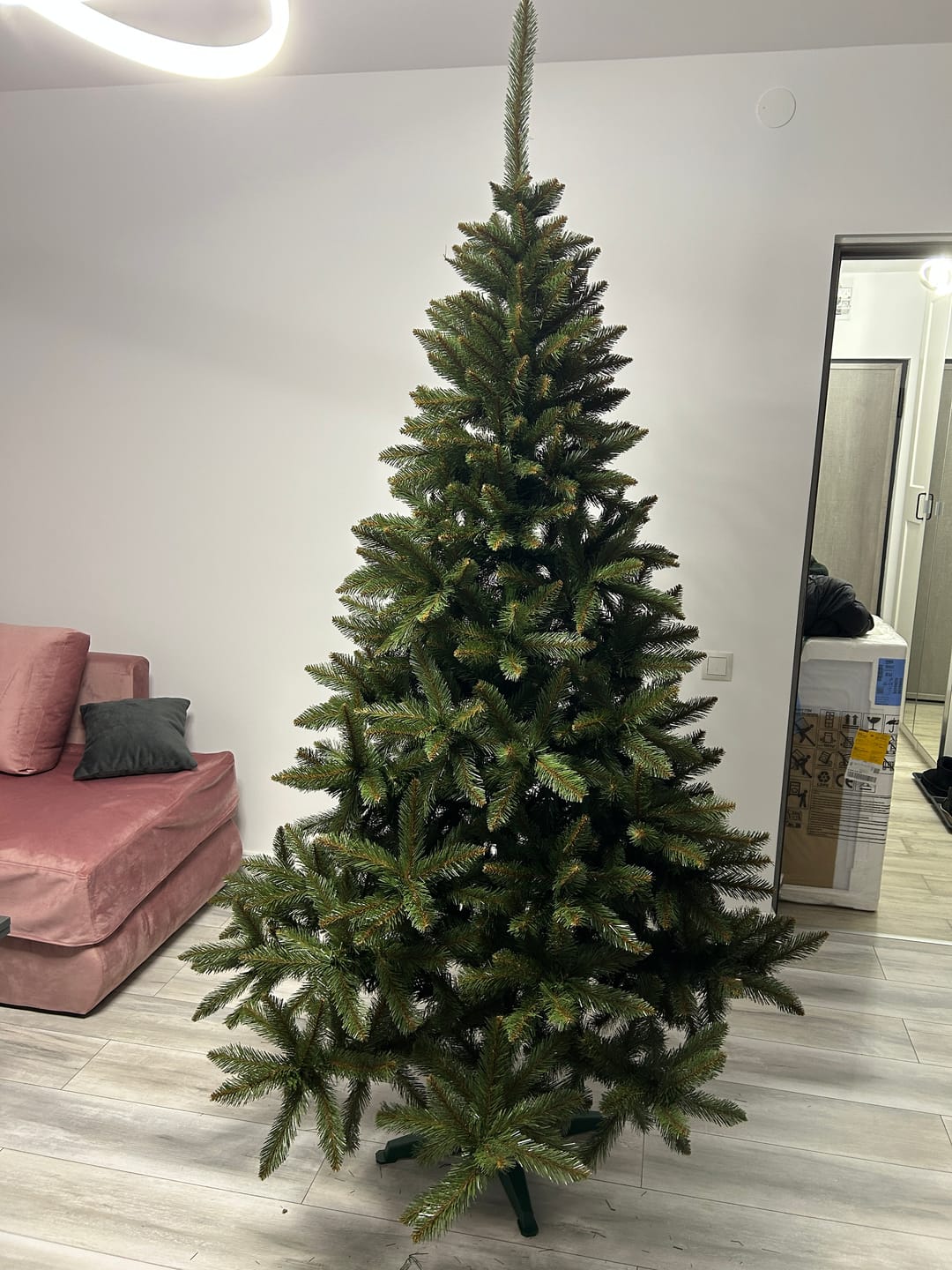 Customer photo review of Brad artificial de Crăciun Bucegi, verde clasic, 220 cm, cu suport