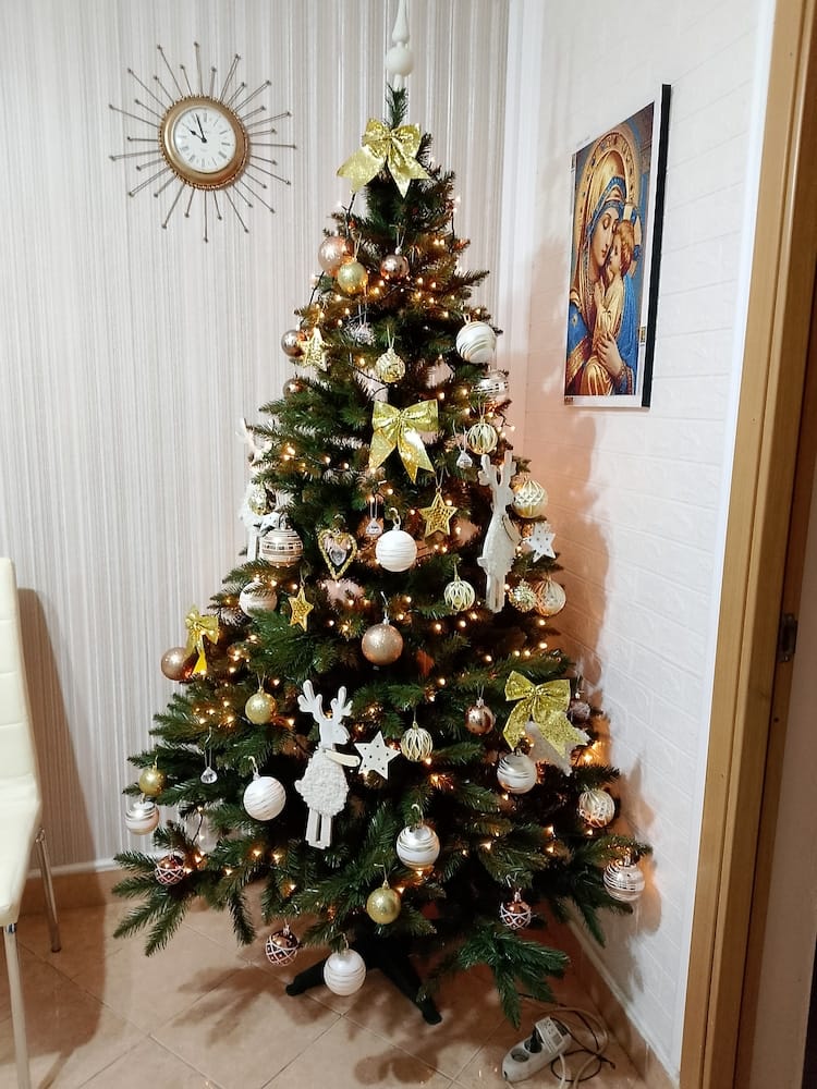 Customer photo review of Brad artificial de Crăciun Bucegi, verde clasic, 220 cm, cu suport