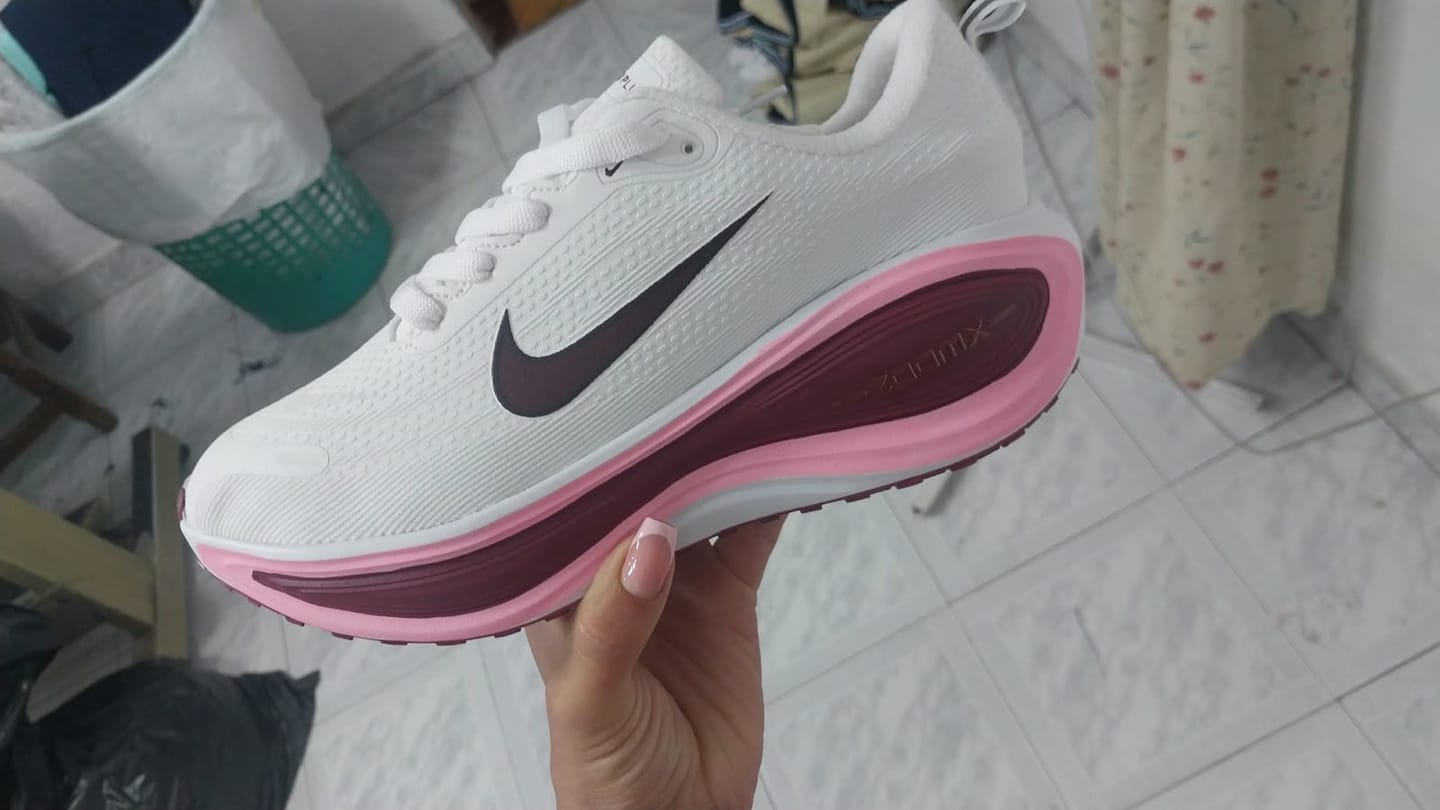 Customer photo review of NIKE VOMERO PLUS - DAMA