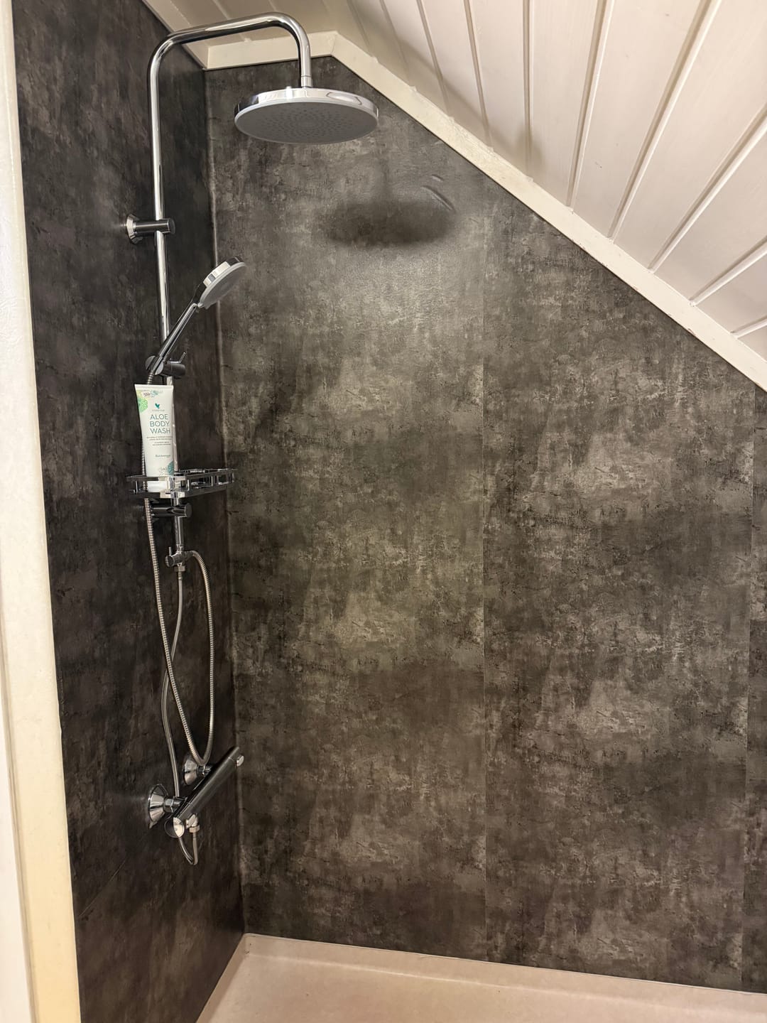 Customer photo review of Premium Limewash antrasitt kontaktplast