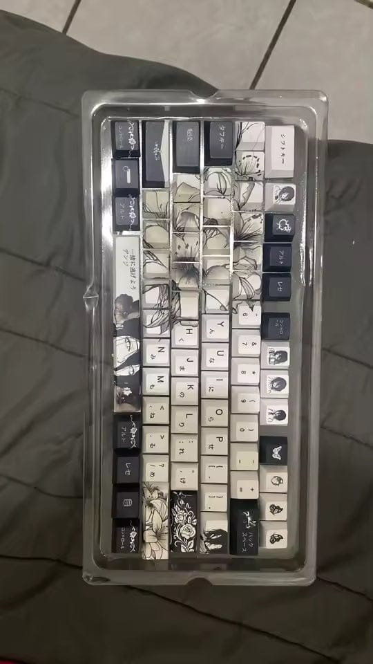 Customer photo review of Chainsaw Man Reze Keycaps - Black and White