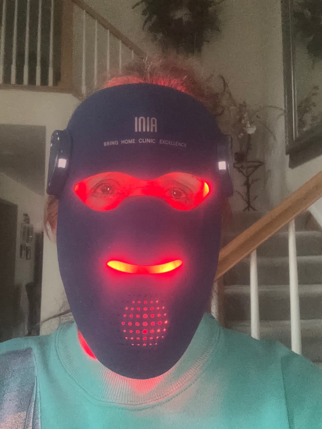 Customer photo review of INIA GLOW 4D 940nm Dual NIR Wireless LED Mask