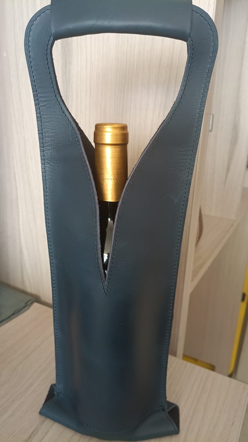 Customer photo review of Bolsa de vino de cuero Porta botella piel 100% Mod. *Merlot Plus +