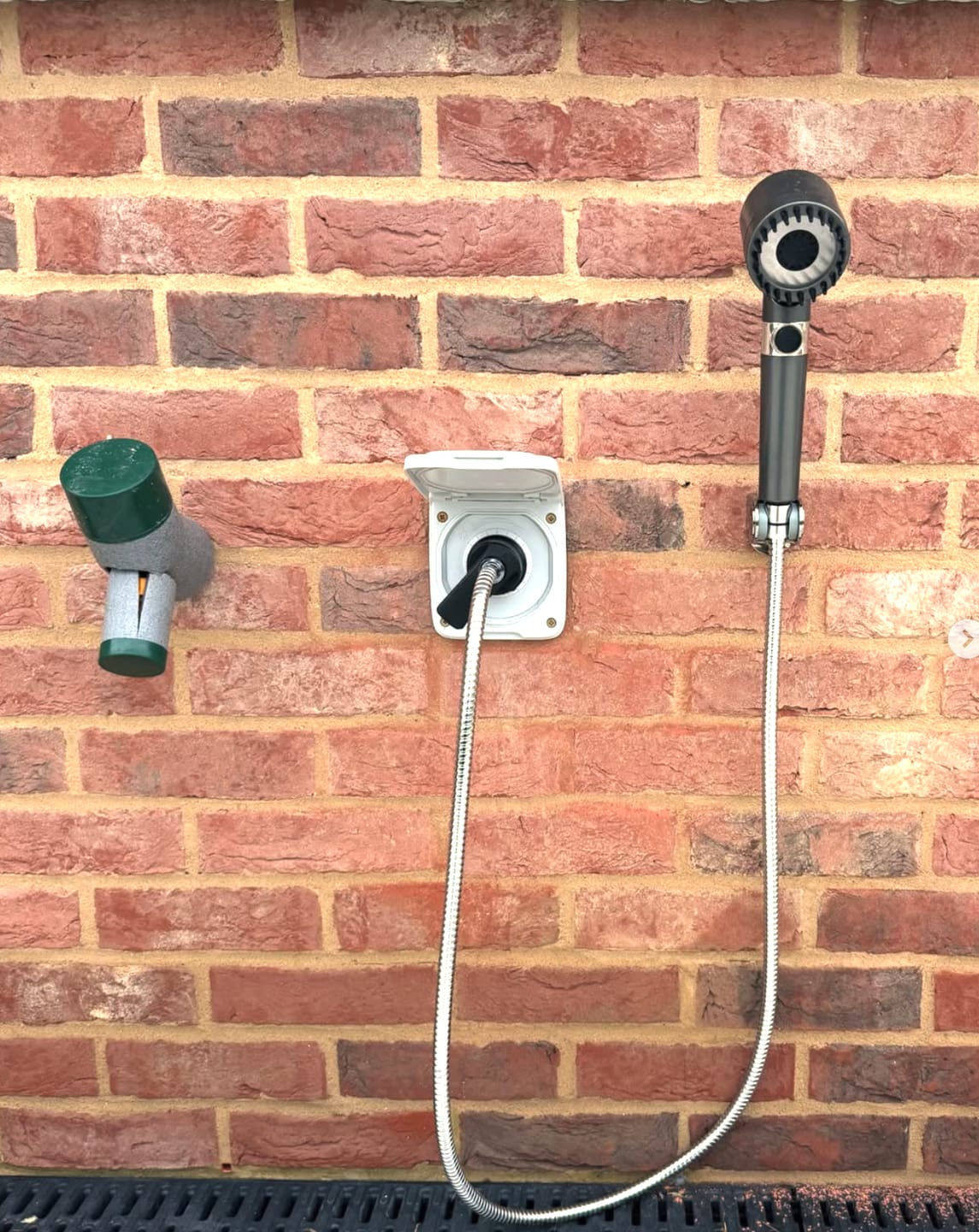 Customer photo review of PetJet Hot Outdoor Mixer Dog Shower®
